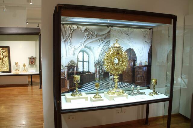  Auch Schätze aus der Domsakristei (o.) sind in der aktuellen Ausstellung im Diözesanmuseum zu entdecken.