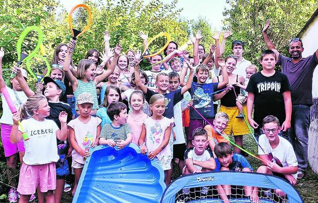 Lackenbach. Die Jung-scharleiterinnen Katja, Birgit, Andrea und Daniela zeichneten für das Kinder-Sommerfest des Pfarrverbandes verantwortlich.