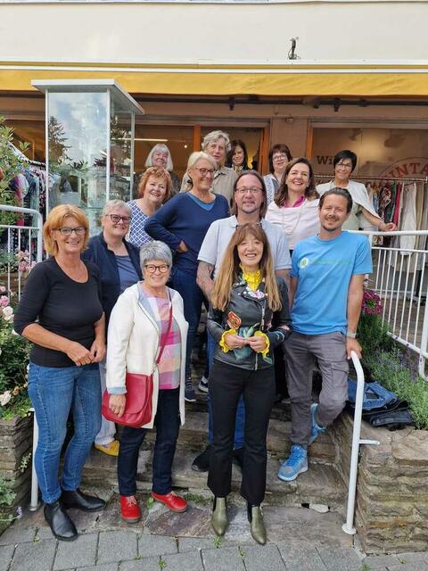 Das Team Nächstenliebe hat das soziale Geschehen und die Bedürfnisse der Menschen im SR im Blick. Ein Folder für hilfesuchende Menschen liegt in den Pfarren auf, ein Vernetzungstreffen für interessierte Personen findet am 25. Oktober um 18 Uhr im Trauteum in Trautmannsdorf statt.  | Foto: Schenk