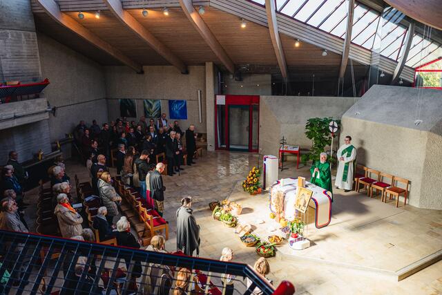 In Graz-Kroisbach feierte Pfarrer Johann Schrei den Erntedank-Gottesdienst gemeinsam mit Diakon Thomas Lang.
 | Foto: Marcus Buchberger