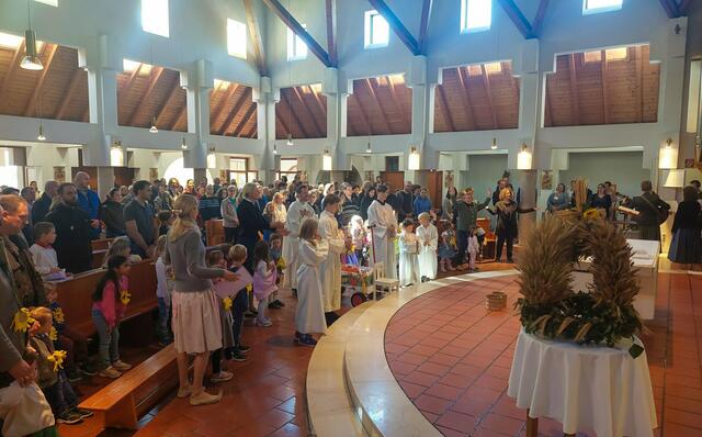 Graz-Christus der Salvator lud ein: „So wie sich die Sonnenblume auf die Sonne ausrichtet, richte dich aus auf Gott … | Foto: Alexander Auer