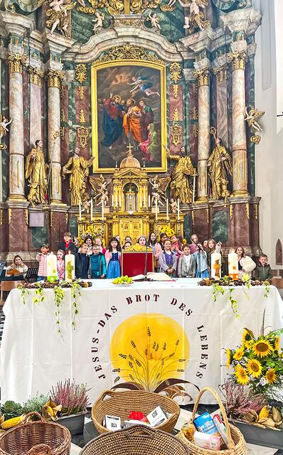 In Leibnitz sang der Schulchor der Volksschule 1 beim Erntedankfest. | Foto: Angelika Kicker