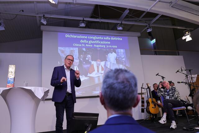 Sein 25-jähriges Bestehen feierte das Netzwerk Miteinander in Europa am 31. Oktober. Gerhard Pross berichtete als Zeitzeuge von „Gnadenmomenten“ dieser Jahre. | Foto: Neuhold