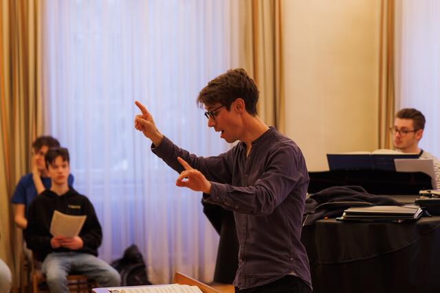 Kirchenmusik ist mehr als nur schöne Untermalung, sondern die Antwort auf die Gnade Gottes, ist Michael Schadler (r.), diözesaner Kirchenmusik-Referent, überzeugt.  | Foto: Neuhold