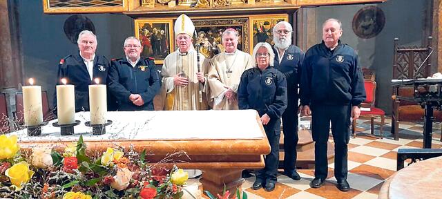 St. Wolfgang/OÖ. Wolfgange von der FF Ulmerfeld-Hausmening feierten mit Erzbischof Franz Lackner und Bischof Manfred Scheuer das Hauptfest im Wallfahrtsort, der einst der drittgrößte Europas war.  | Foto: Wolfgang Zarl-Gruber