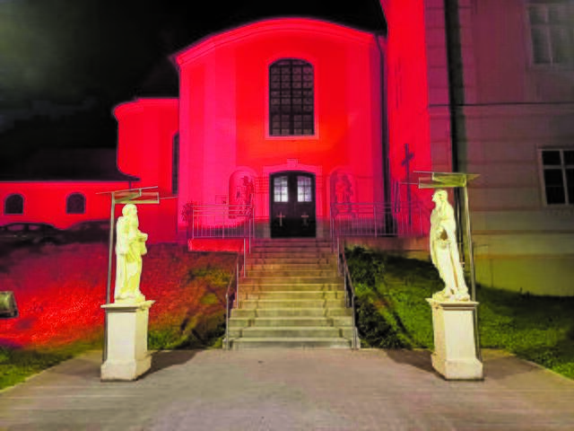 Die Pfarrkirche Schloss Rosenau setzte ebenfalls ein Zeichen. 
 | Foto:  Herbert Reisinger