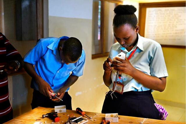 Elektrikerin will Amina werden und macht die Ausbildung an dem von Sei So Frei gegründeten Machui Community College. | Foto: Sei So Frei