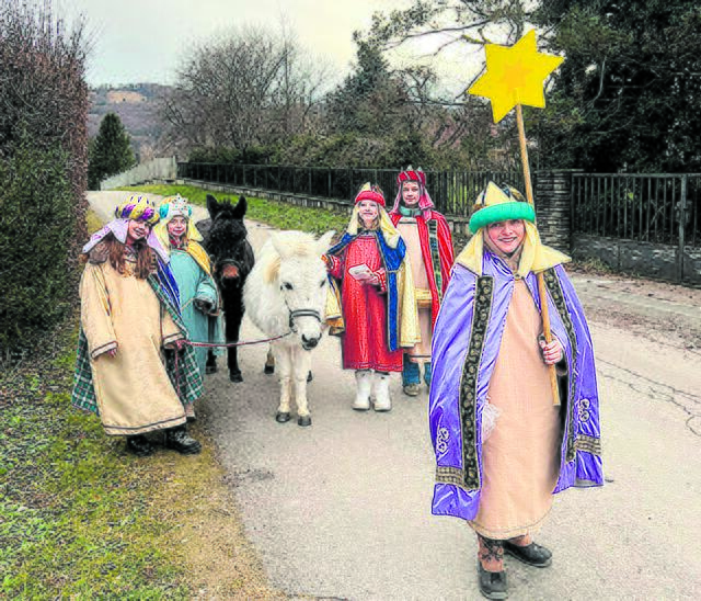 Tierische Unterstützung gab es für die jungen Christen in Maria Anzbach.  | Foto: Eduard Riedl
