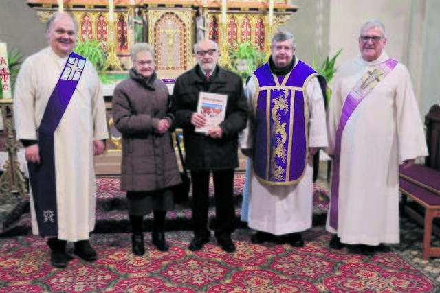 Diakon Christian Klein, Franziska und Alois Kutsam, Pfarrer P. Georg Bakowski OFM und Diakon Franz Wimmer. | Foto: Franz Putz
