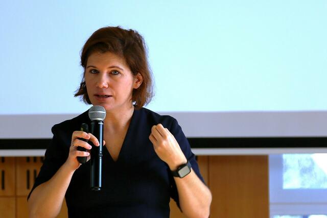 Bei der Österreichischen Pastoral-tagung 2025 sprach unter anderen die Digitalisierungs-Expertin Ingrid Brodnig über einen guten Umgang mit sozialen Medien, gerade in politisch erhitzten Zeiten.
 | Foto: MIG/Pictures e.U./M.Greil