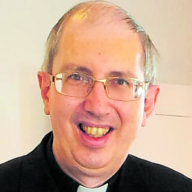 KR Prof. Dr. Josef Spindelböck wurde 1964 in Kirchberg in Tirol geboren. Er ist Priester der Diözese St. Pölten und Moderator der Gemeinschaft vom heiligen Josef. Spindelböck unterrichtet an der Katholischen Hochschule ITI in Trumau und wirkt seit Kurzem als Geistlicher Assistent des Katholischen Familienverbandes St. Pölten. Seine Forschungsschwerpunkte sind Sozialethik, Medizinische Ethik, Moraltheologie, Ehe und Familie sowie „Theologie des Leibes“. | Foto: zVg