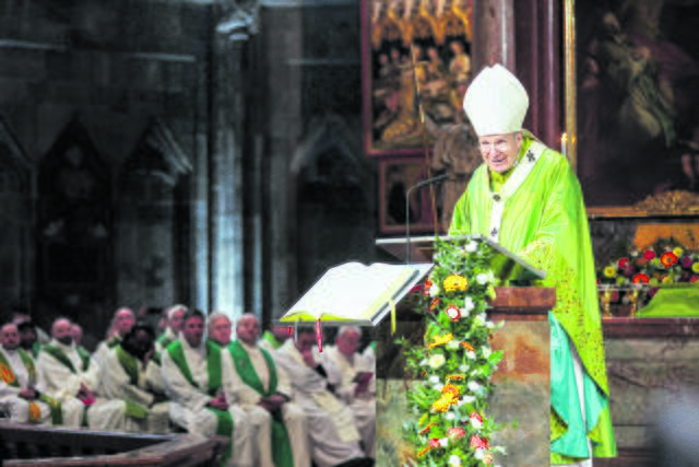 Kardinal Christoph Schönborn bei der Predigt während der Dankmesse im Wiener Stephansdom. Seit mehr als drei Jahrzehnten prägte der Erzbischof die katholische Kirche in Österreich und zählt als Theologe und Intellektueller zu den profiliertesten Vertretern der Weltkirche.
 | Foto: Erzdiözese Wien/Stephan Schönlaub