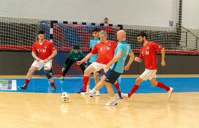 Das österreichische Priester-Nationalteam – hier im Spiel gegen Bosnien-Herzegowina – mit dem steirischen Sportseelsorger Alfred Jokesch (Bildmitte) belegte bei der Europameisterschaft in Ungarn Platz 8. | Foto: Erzdiözese Hajdúdorog