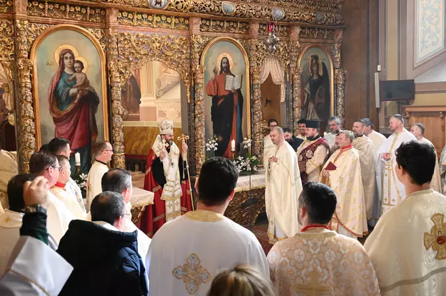 In der Wallfahrtskirche Máriapócs feierten die Priester-Kicker aus 14 Ländern mit dem griechisch-katholischen Bischof Ábel Szocska eine Messe im byzantinischen Ritus.	 | Foto: Jokesch