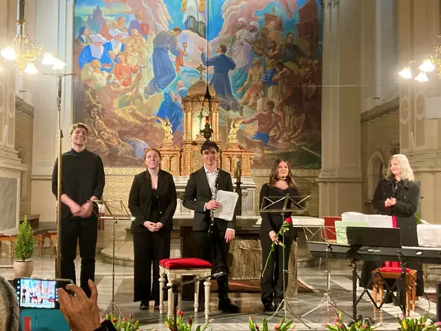 Mit einem Konzert zum Valentinstag und zeitgenössischen Texten boten Künstlerinnen und Künstler einen gehalt-vollen Abend in der Pfarrkirche Graz-St. Vinzenz. | Foto:  Karloff