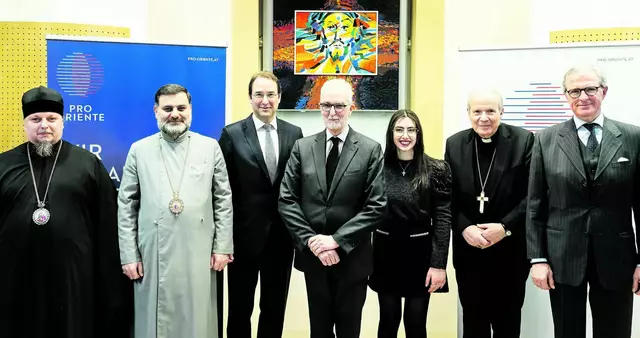 Aleksij (Zanochkin), Tiran Petrosyan, Nikolaus Marschik, Alfons Kloss, Diana Abu Nader, Kardinal Christoph hat sich von Schönborn, Clemens Koja (von links). 

 | Foto: Stephan Schönlaub