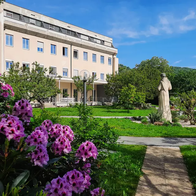 Der Garten des Klosters der Grazer Schulschwestern, wo ein neuer Kindergarten und eine Kinderkrippe entstehen.  | Foto: VfFB