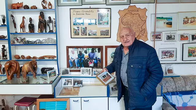 Franz Grandits in seiner zum Museum mutierten Werkstatt.