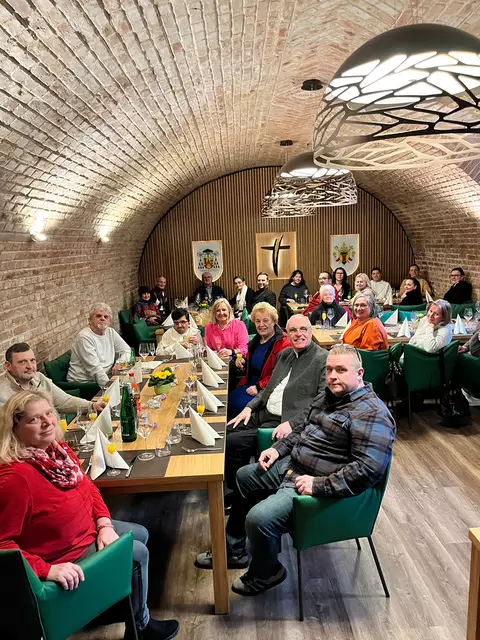 Empfang in der neugeschaffenen „Begegnungszone“ im Bischofshof.
 | Foto: Anneliese Rothleitner-Reinisch