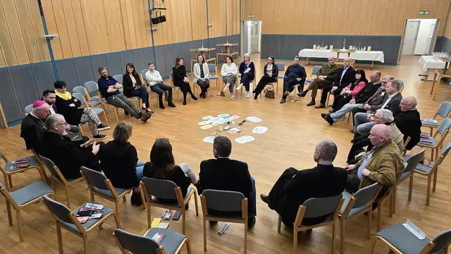 Visitation als synodales Geschehen: Mit dem Bischof in breitem Gedankenaustausch. | Foto: Judith Zeitler