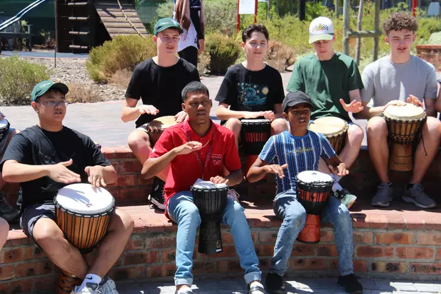 Bei ihrer Südafrika-Reise erhielten die Grazer Kapellknaben einen Eindruck vom Chorgeschehen vor Ort. Chorleiter Matthias Unterkofler gab für die dortigen Chorleiter Einblick in die Arbeit der Kapellknaben. | Foto: Kapellknaben