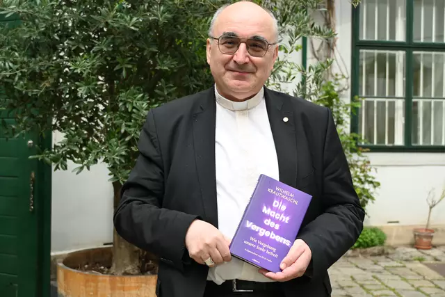 „Die Macht des Vergebens – wie Vergebung unsere Seele befreit“ lautet der Titel des neuen Buches des steirischen Diözesanbischofs Wilhelm Krautwaschl.  | Foto: Kathpress/Paul Wuthe