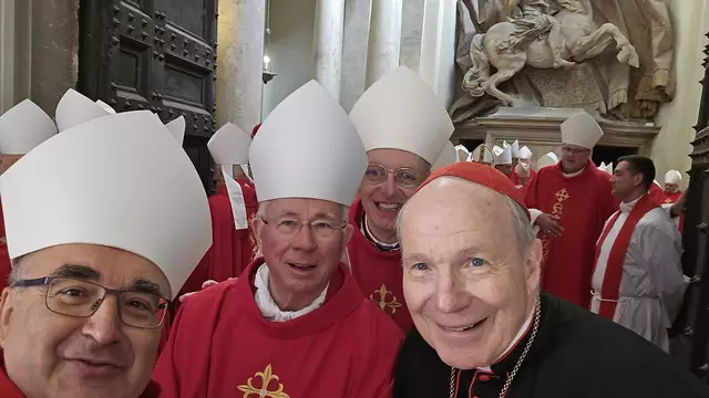  224 Kardinäle und 750 Bischöfe aus aller Welt feierten mit – darunter aus Österreich u. a. 
(v. l.) Bischof Wilhelm Krautwaschl, Erzbischof Franz Lackner, Bischof Ägydius Zsifkovics und Kardinal Christoph Schönborn.  | Foto: KK
