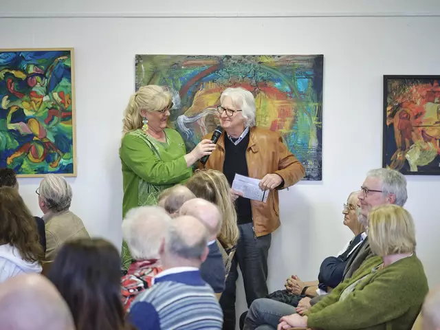 Unter dem Titel „Handlung/Wandlung.Amen“ sind im Haus des Lebens in Voitsberg 
Bilder des Künstlers Josef Scheer zu sehen. 
Eröffnet wurde die Ausstellung beim Jubiläumsfest „10 Jahre Haus des Lebens“. | Foto: Haus des Lebens