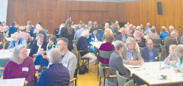 Die Teilnehmenden diskutierten in kleinen Gesprächsgruppen.  | Foto: Patricia Harant-Schagerl