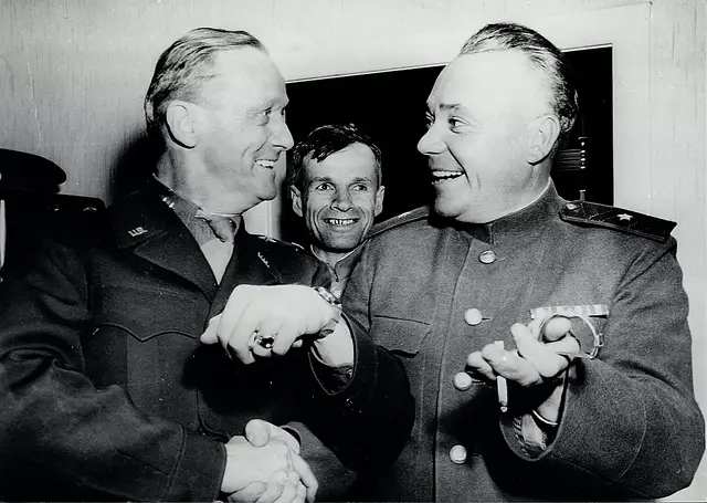 General Stanley Reinhart und General Dmitri Dritschkin am 8. Mai 1945 in Erlauf. | Foto: Erlauf Erinnert