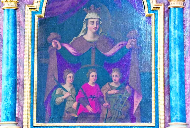 Die heilige Sophia hält ihren Schutzmantel über ihre drei Töchter Fides, Spes und Caritas aus. Gemälde in der Kirche Sankt Lucia in Bedburg-Rath (D). | Foto: Harald Oppitz/KNA