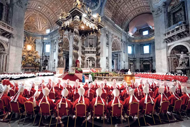 Bischöfe und Kardinäle bei der Messe am fünften Tag des Novendiale, der neun Tage der Trauer um Papst Franziskus.

 | Foto: Cristian Gennari/Romano Siciliani/KNA