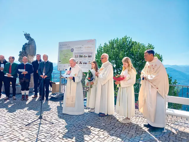 Feierliche Eröffnung mit Pfarrer P. Franz Hörmann, Diakon Engelbert Lagler und Altabt Berthold Heigl. | Foto: zVg