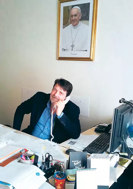 Herbert Wiesholzer in seinem Büro im Vatikan.
 | Foto: zVg