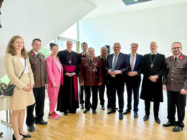 
LH-Stv.in Anja Haider-Wallner, Christian Graf (FW St. Georgen), Vizebürgerm eisterin Charlotte Toth-Kanyak, Diözesanbischof Ägidius J. Zsifkovics, Rainer Schwarz, (Bezirksfeuerwehrkommandant-Stellvertreter Stadt Eisen stadt), Johannes Steindl (FW Kleinhöflein), Reinhold Hübner (Bezirksfeuerwehrkommandant Stadt Eisenstadt), Bürgermeister Thomas Steiner, LR Leonhard Schneemann, Superintendent Robert Jonischkeit und Vizebürgermeister István Déli.

 | Foto: Büro LR Schneemann / Nina Sorger
