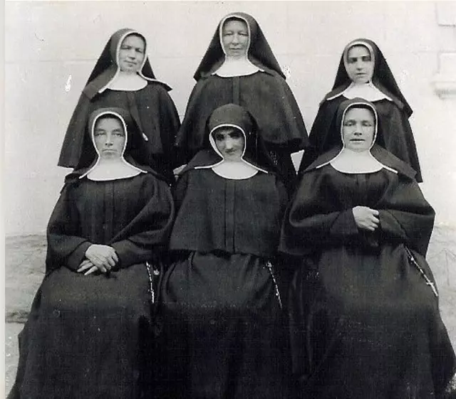 Am Rosenkranzfest 1898 trugen die Vorauer Marienschwestern erstmals eine einheitliche klösterliche Tracht. Barbara Sicharter wurde mit fast 68 Jahren zur ersten Oberin gewählt. Am Freitag, dem 30. Mai 2025, feiern die Schwestern nun den 160. Gründungstag ihrer Gemeinschaft mit einer Festmesse um 18.30 Uhr. | Foto: Archiv Marienschwestern