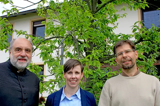 Das Seelsorgeraum-Führungsteam im SR Kulm besteht aus (v. l.): Pfarrer Michael Seidl als Leiter des Seelsorgeraums, Katharina Pichler als Handlungsbevollmächtigte für Verwaltung und Hannes Pußwald als Pastoraler Mitarbeiter.
