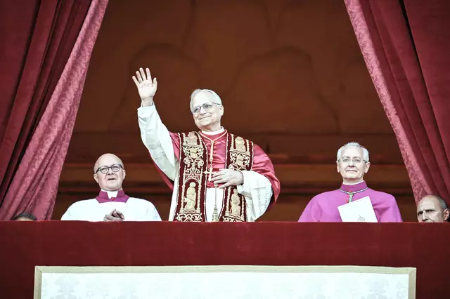 Papst Franziskus stellt sich am 8. Mai der Weltöffentlichkeit als Leo XIV. vor. | Foto: Vatican Media/Romano Siciliani/KNA