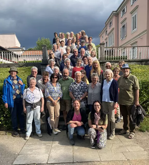 In freundlicher Runde reist es sich gut – so auch auf der diesjährigen SONNTAGSBLATT_Gartenreise nach Portorož und Opatija (gr. Bild). Im Park Angiolina findet man diverse Palmenarten (oben). Das elegante Hotel Kvarner in Opatija (rechts) erzählt von der langen Geschichte des Kurortes am Meer.  | Foto: Klass