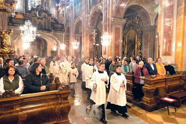 Bischof Alois Schwarz feierte mit seinen Followern im St. Pöltner Dom die heilige Messe. | Foto: Diözese