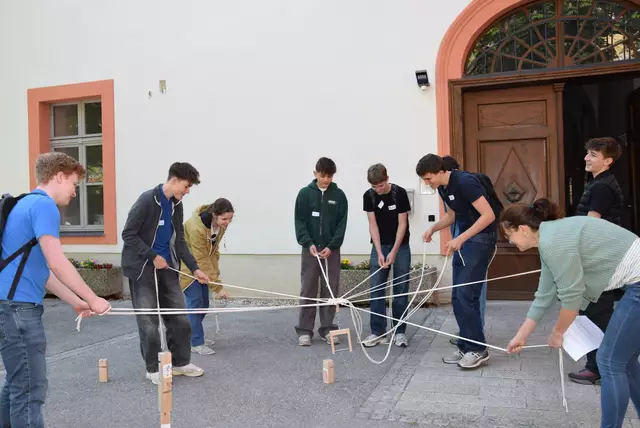 Spiri-Day für Firmlinge. Zum ersten Mal gab es heuer einen gemeinsamen Nachmittag für alle Firmlinge im SR mit unterschiedlichsten Workshops – von der Kirchenführung bis zum Erste-Hilfe-Crashkurs vom Roten Kreuz war alles dabei. Ungefähr 100 Jugendliche haben dieses Angebot angenommen und viel erlebt. | Foto: Thomas Lang 