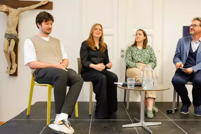 Podiumsgespräch mit (v. l.) Valentin Fraß, 
Ariadne von Schirach, Maria Pasaricek und Moderator Hans-Walter Ruckenbauer.  | Foto: Neuhold