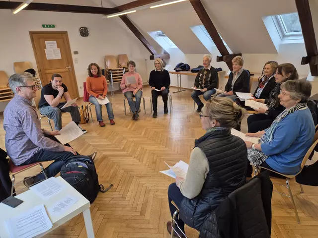 LektorInnen-Treffen. Gemeinsame Fortbildungen für bestimmte Gruppen im SR sind sinnvoll: Neben der fachlichen Weiterbildung ist ein Kennenlernen und Austausch über Pfarrgrenzen hinweg möglich und horizonterweiternd – das wurde z. B. beim Fortbildungstag der LektorInnen erfahrbar. | Foto: Thomas Lang 