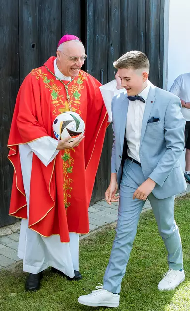 „Kickerl“ mit dem Bischof. 