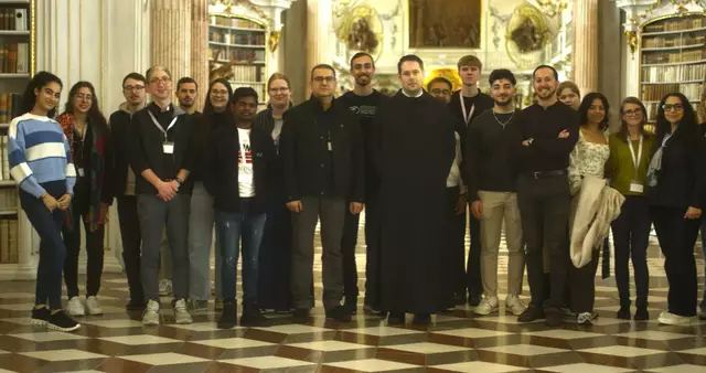 Das steirische Benediktinerstift Admont war bis 1. Juni Gastgeber eines ökumenischen Jugend-Workshops der Stiftung PRO ORIENTE. Im Bild bei der Führung durch die Stiftsbibliothek. | Foto: Pro Oriente/Raheb