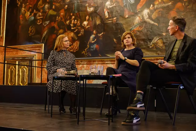 Am 14. Mai, im Rahmen des Tags der offenen Tür im Minoritenzentrum in Graz, stellte Ingrid Brodnig (Mitte) ihr Buch „Wider die Verrohung“ (Brandstätter Verlag) vor. Im anschließenden Talk mit Kathrin Karloff (l.) und Florian Traussnig (r.) gab die Journalistin auch Tipps für eine bessere Gesprächskultur. | Foto: Neuhold