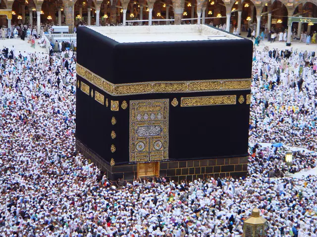 Die Wallfahrt nach Mekka („Haddsch“) findet gerade statt. Bis 9. Juni vollziehen die Gläubigen Rituale an Orten nahe Mekka und am Heiligtum der Kaaba (Bild).  | Foto:  iStock/prmustafax