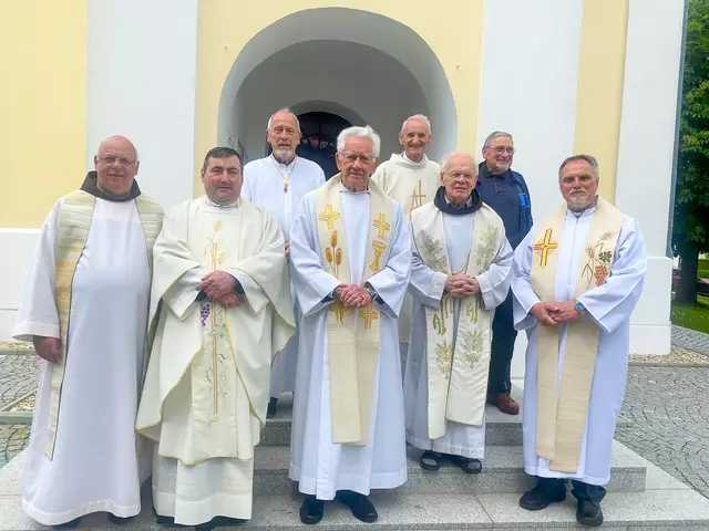 Großmürbisch. Am 24. Mai feierte Msgr. Alois Gombotz (Mitte) seinen 90. Geburtstag mit einer Dankesmesse.
