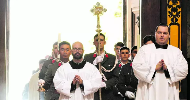 Einzug in die Wiener Karlskirche zum Pontifikalamt der Militärdiözese zum Weltfriedenstag. 

 | Foto: Militärdiözese / Militärkommando Wien