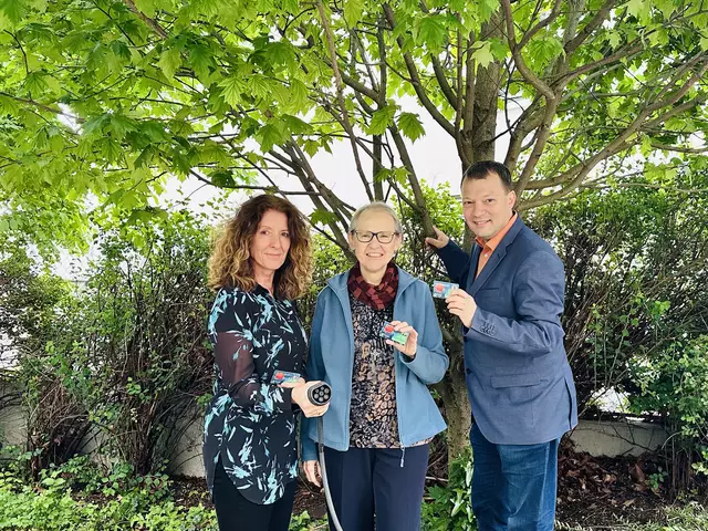 Die evangelische Kirchenrätin Andrea Sölkner (links), Sr. Anneliese Herzig und Markus Gerhartinger werben für den Umweltpreis. 
 | Foto: Kirchlicher Umweltpreis